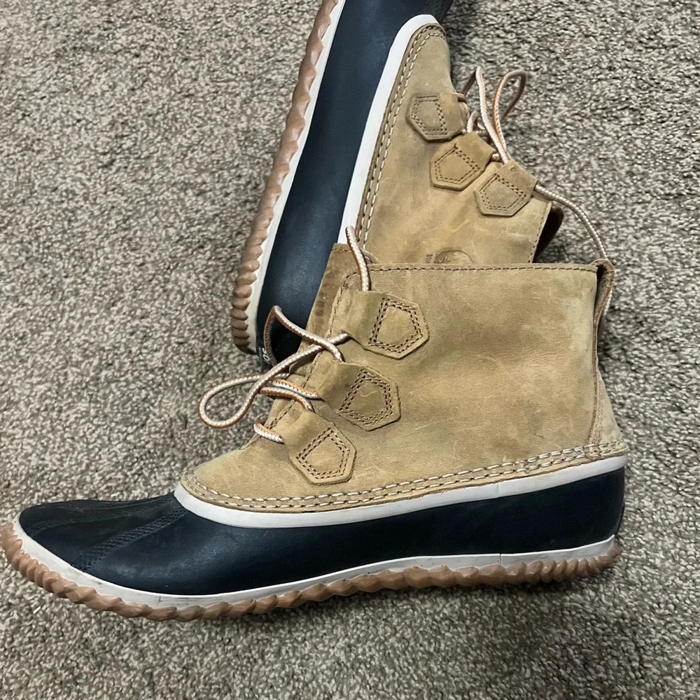 Sorel Women's Two-Tone Waterproof Lace-Up Boot - Tan & Black - Picture 4 of 6